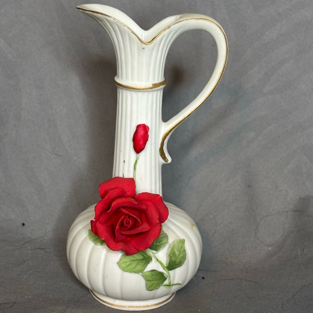 Vintage Norcrest Ivory Vase with Red Rose and Gold Trim E650